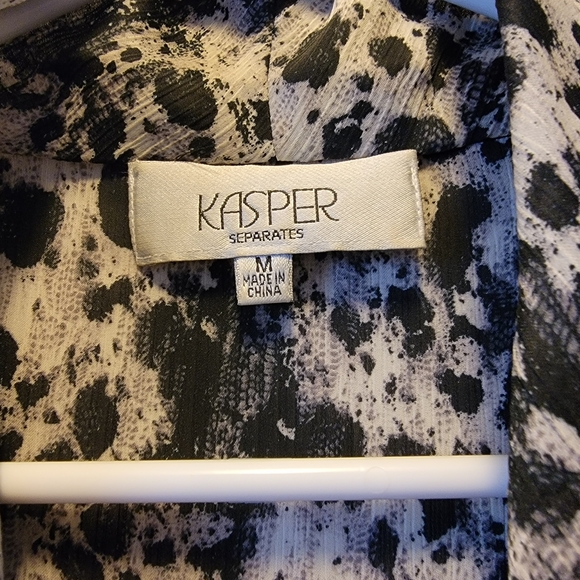 Kasper blouse. Size M. Animal print. - Picture 3 of 4